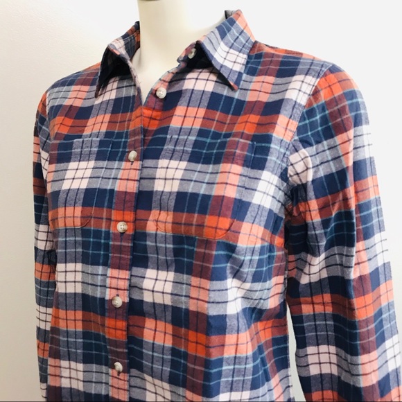 L.L.Bean Button Down Long Sleeve Flannel Top. Like New! - Picture 6 of 9